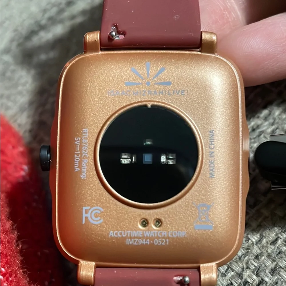 Isaac Mizrahi stay connected